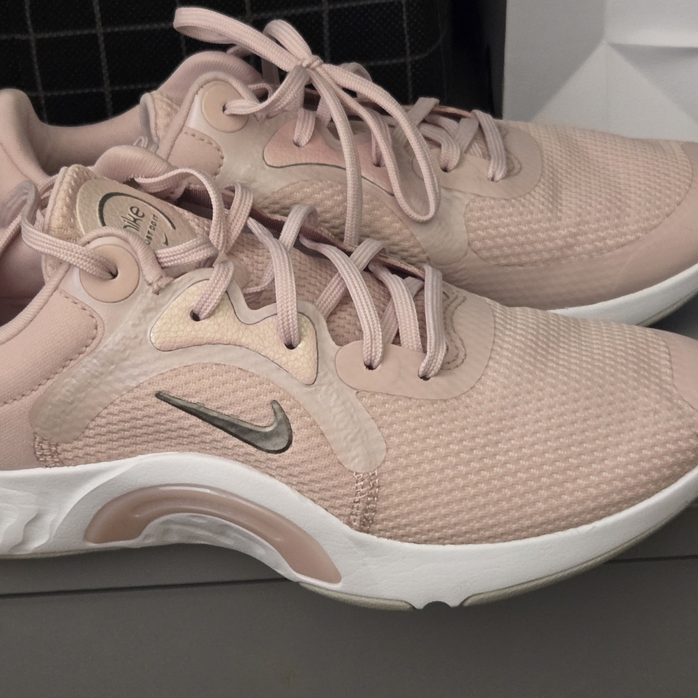 Nike Women's 5.5 Pink Sneakers